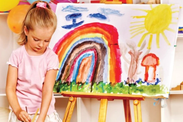 آشنایی با بهترین کلاس‌های هنری برای کودکان