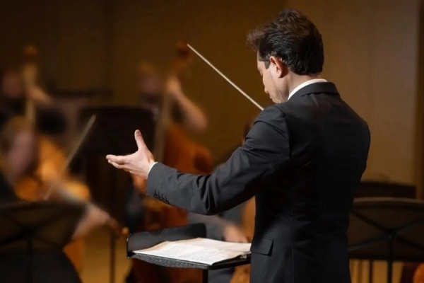 رهبر ارکستر کیست